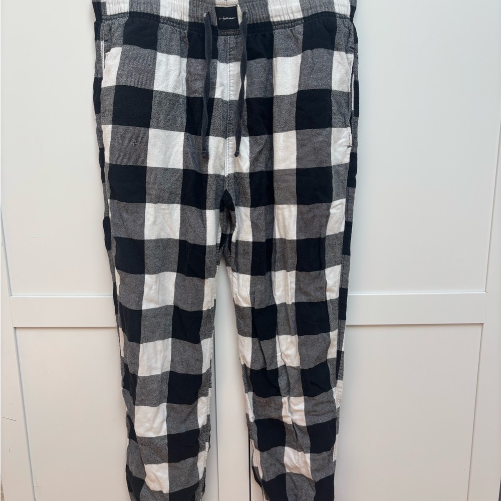 Hollister Black and White Plaid Joggers size S Cozy